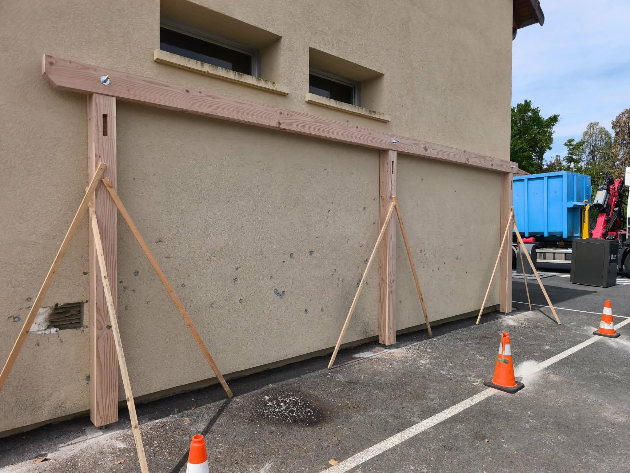 début des travaux abri poubelles